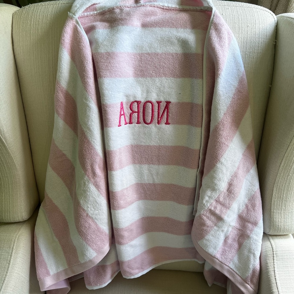 NWOT Pottery Barn Kids “Nora” Personalized Hooded Towel - Picture 3 of 5